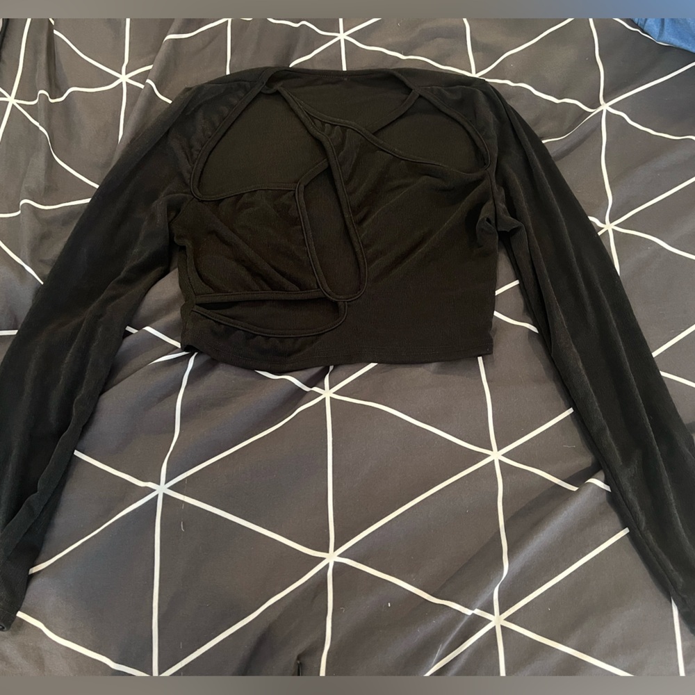 SHEIN Elegant Black Cutout Crop Top
